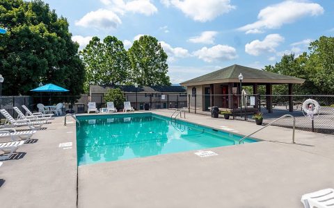 Mountainview-Villas community pool
